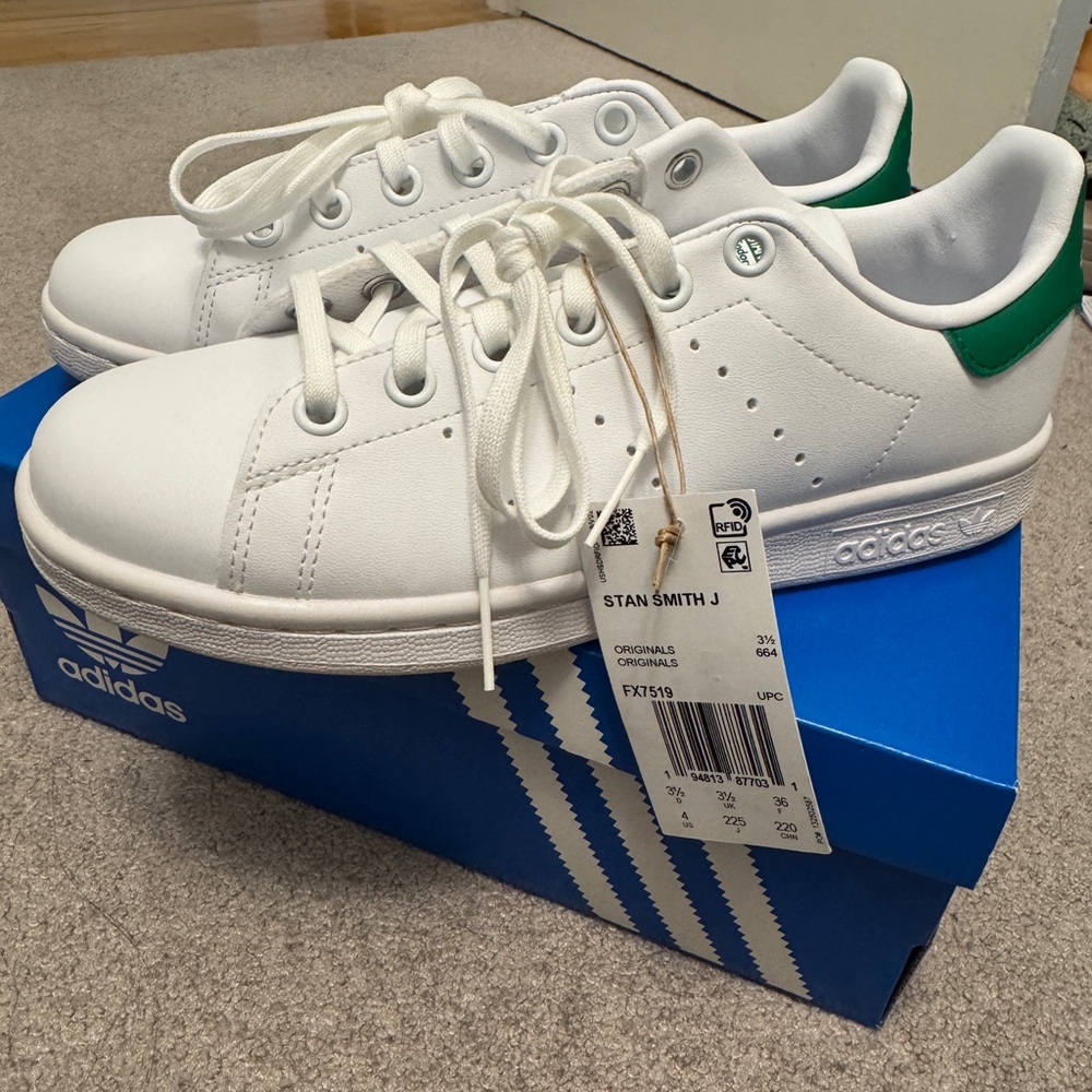 Adidas Stan Smith - W’s 5.5 (BNIB)